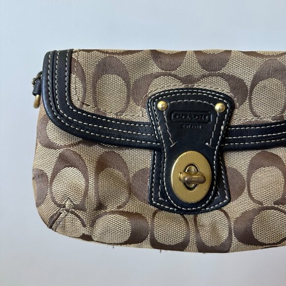 Vintage Coach Signature C Legacy Wristlet - Picture 5 of 5
